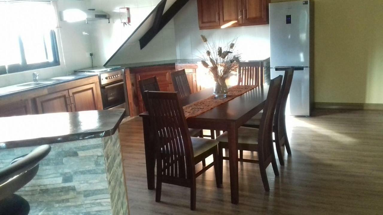 Shay Lyah Self Catering Appartement Victoria Buitenkant foto